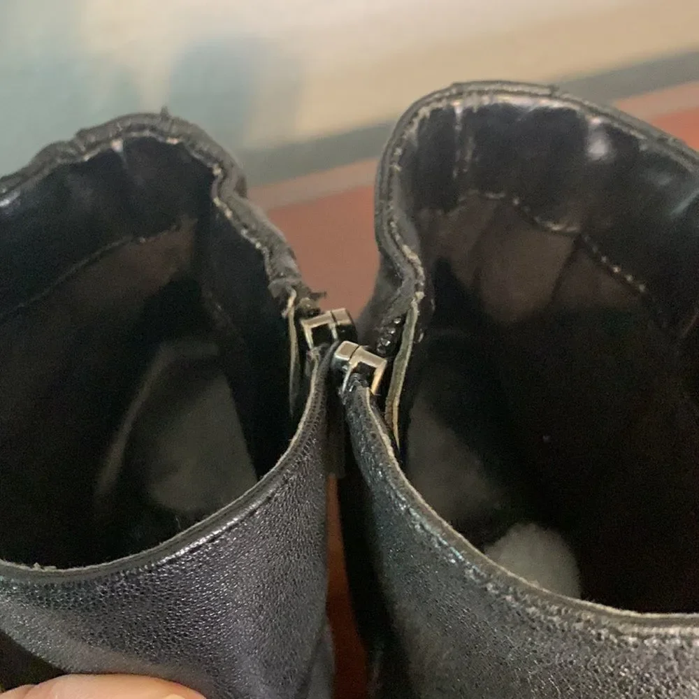 Vince Camuto black ankle booties size 8.5‎